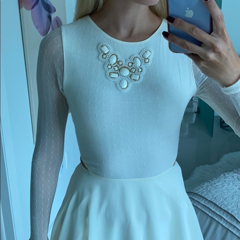 GUESS Dress 🦢 - Picture 5 of 9